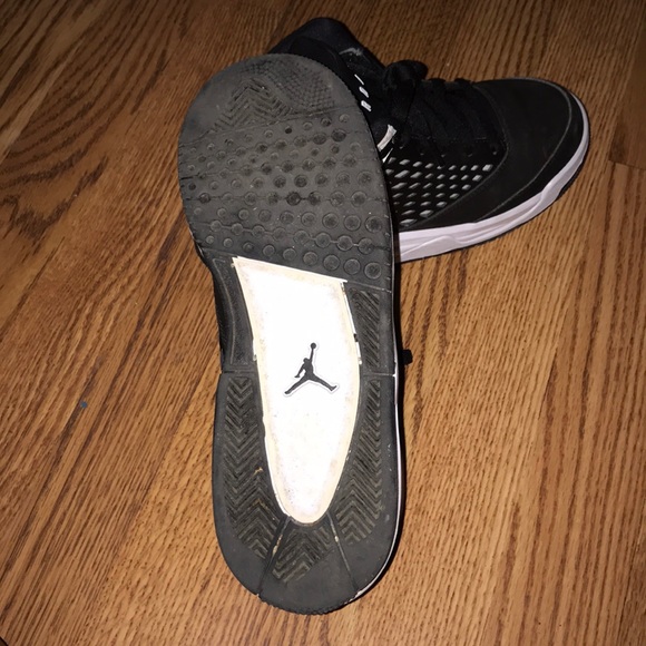 Jordan Basketball shoe black and white - Picture 4 of 5